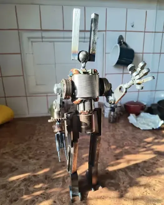 Robot - rzeźba spawana — praca twórcy Kamil na Freshwall Marketplace