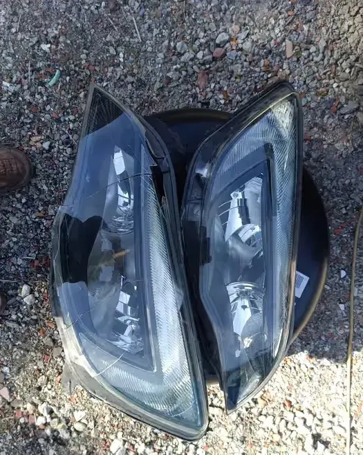 Sprzedam lampy uszkodzone opel astra J Europa 150zł tel 693375534 — praca twórcy Dariusz na Freshwall Marketplace