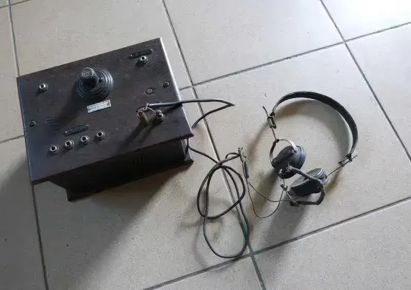 Stare drewniane radio — praca twórcy Czarek na Freshwall Marketplace