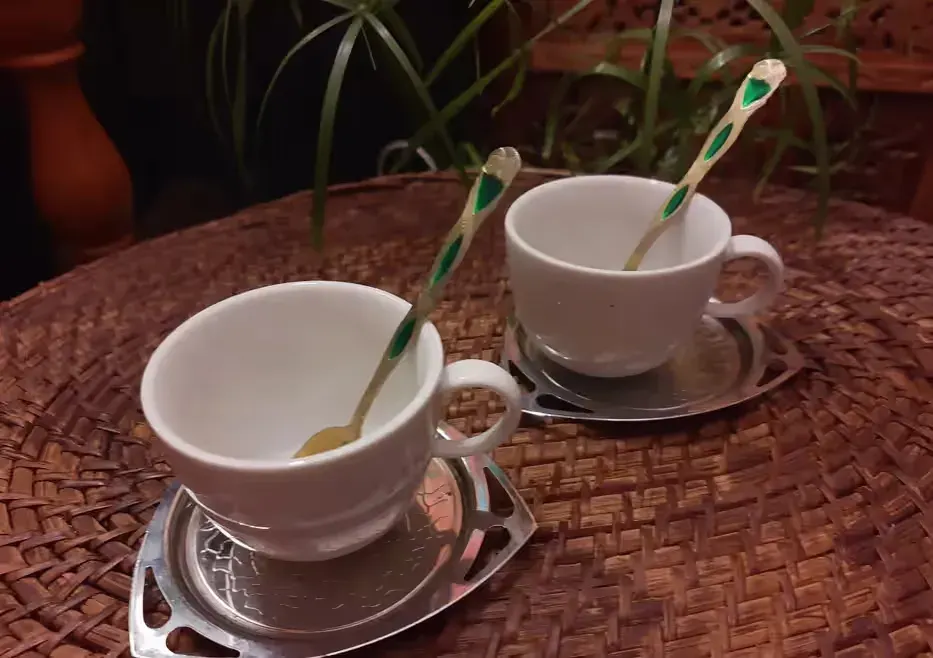 Stare filiżanki do espresso — praca twórcy Wioletta na Freshwall Marketplace