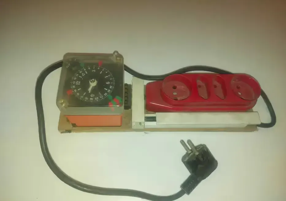 Stary Wyłącznik Czasowy Chronotechna Brno Czechy lata 70-te PrL — praca twórcy PRLoveHobby na Freshwall Marketplace