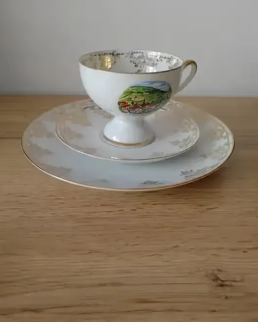 Stary zestaw porcelanowy trio sygnowany — praca twórcy XYZ na Freshwall Marketplace