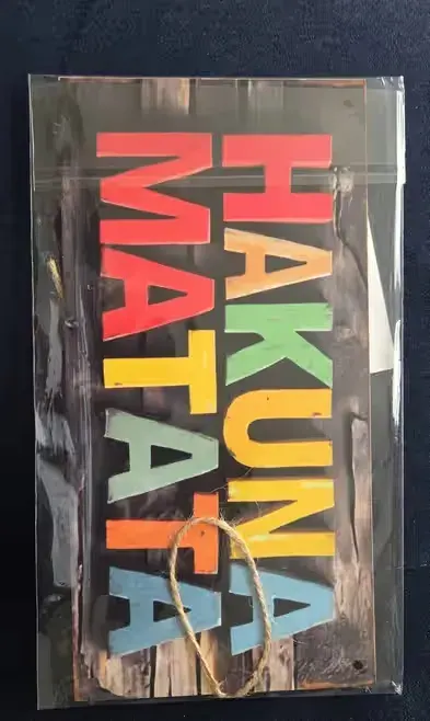 Tabliczka 20x10cm Hakuna Matata — praca twórcy Maja na Freshwall Marketplace