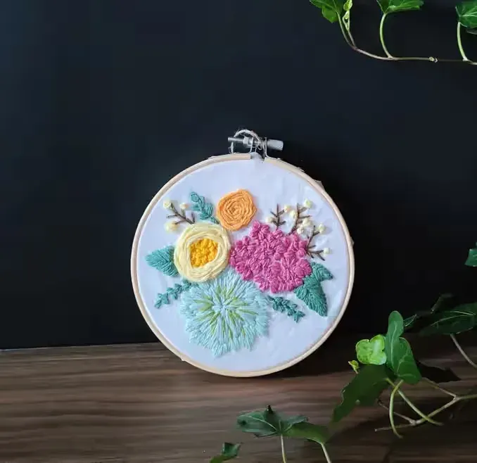 Tamborek z haftem kwiaty — praca twórcy Agnieszka na Freshwall Marketplace