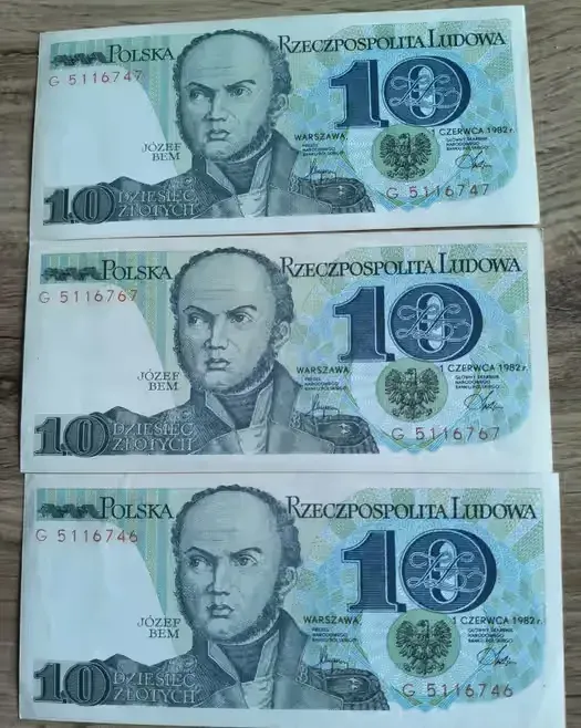 Trzy stare banknoty 10 zł — praca twórcy Marcin na Freshwall Marketplace