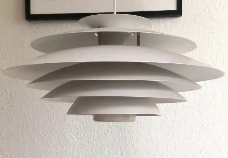 Warstwowa duńska lampa vintage Form Light — praca twórcy Iza na Freshwall Marketplace