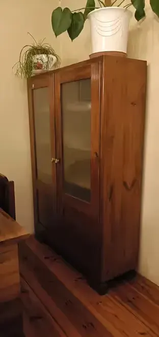 Witryna - stara, drewniana — praca twórcy Justyna na Freshwall Marketplace