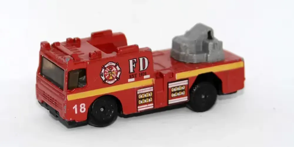 Wóz strażacki Fire Rescue 18 1:64 model metalowy resorak vintage retro — praca twórcy RIIDII na Freshwall Marketplace
