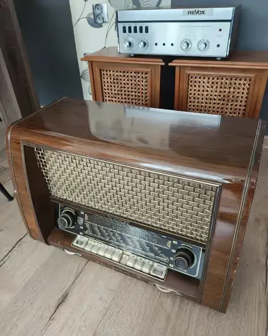 Zabytkowe radio lampowe Loewe Opta 782 W z dokumentacją z 1955r Vintage — praca twórcy Wieslaw na Freshwall Marketplace