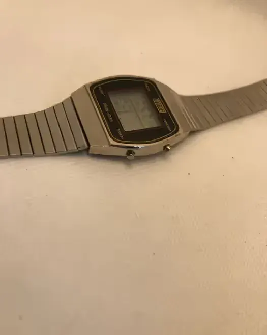 Zegarek elektroniczny lcd lata 80 Timing TwinStar — praca twórcy Bartek na Freshwall Marketplace