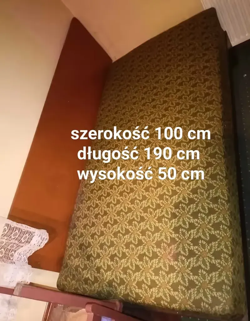 Stare łóżko PRL, masywna konstrukcja, drewniana — praca twórcy Starocie i spółka na Freshwall Marketplace