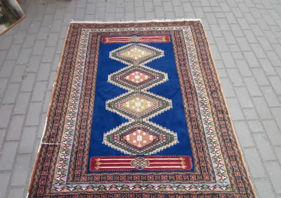 dywan wełniany ręcznie tkany wYcZyszczOnY Boho poszarpaniec — praca twórcy Mariusz na Freshwall Marketplace