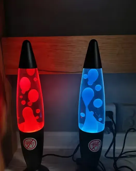 Lampa lava 40 cm, z 17 zmieniającymi się kolorami i pilotem — praca twórcy Resher na Freshwall Marketplace