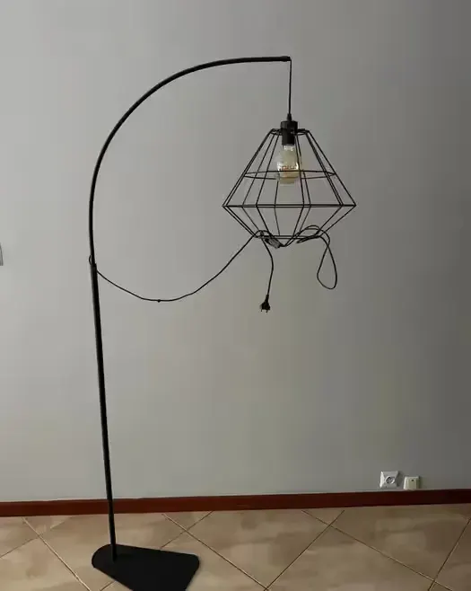 Lampa stojąca retro — praca twórcy Owcz na Freshwall Marketplace