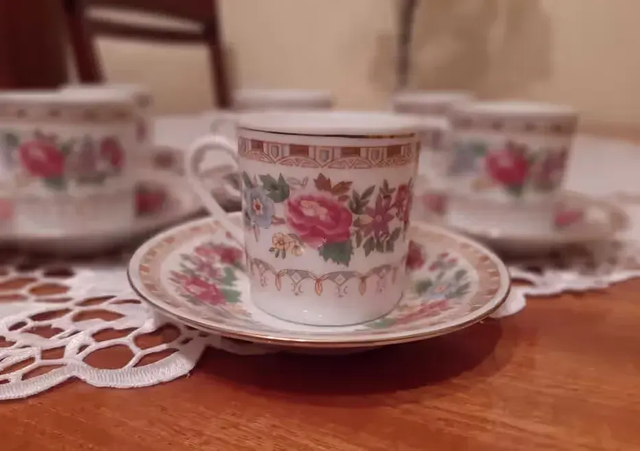 Porcelana porcelanowe filiżanki filiżanka kwiaty kwiatowy wzór — praca twórcy Iwona na Freshwall Marketplace