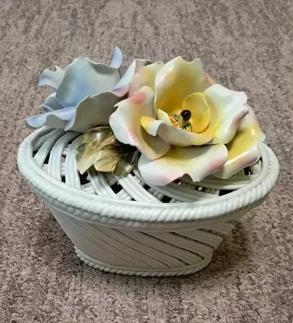 Szkatułka Bombonierka Miska porcelana Nuova Capodimonte Włochy — praca twórcy Karolina na Freshwall Marketplace