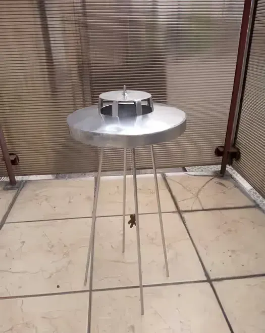 Ufo dekoracja, ozdoba metalowa stabilna UFO silver Stalowe Rzemiosło ŁIS — praca twórcy Łukasz na Freshwall Marketplace