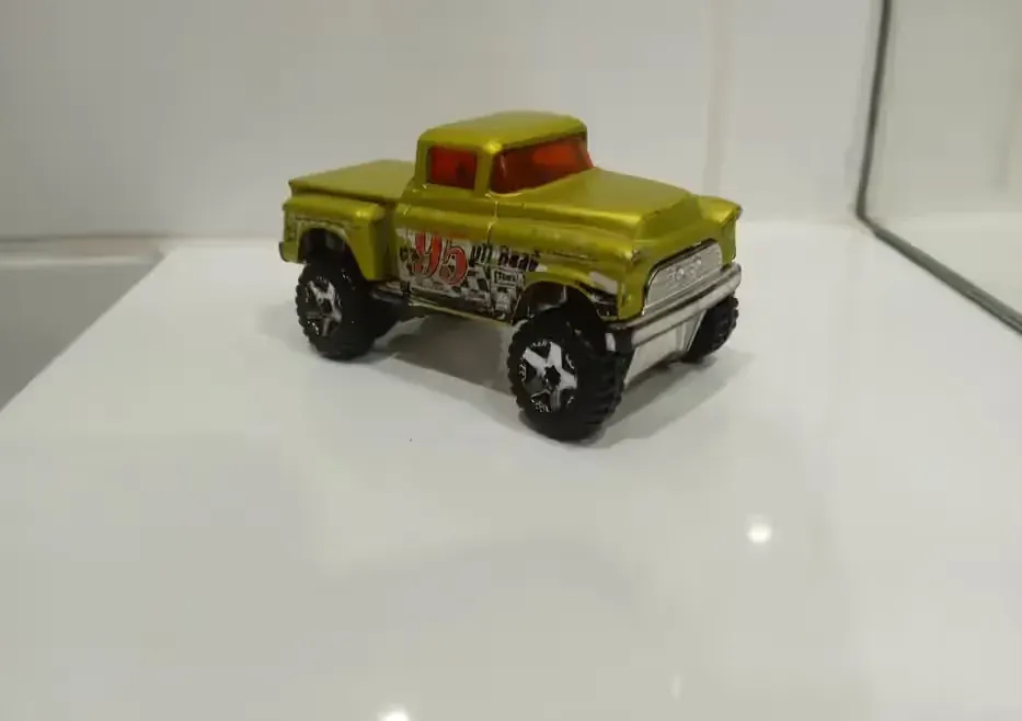 1956 Chevy Hot Wheels C20 samochodzik resorak model — praca twórcy Krzysztof na Freshwall Marketplace