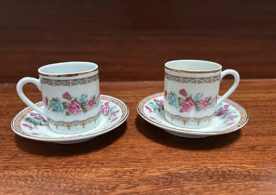 2 małe filiżanki z chińskiej porcelany z okresu PRL — praca twórcy małgorzata na Freshwall Marketplace