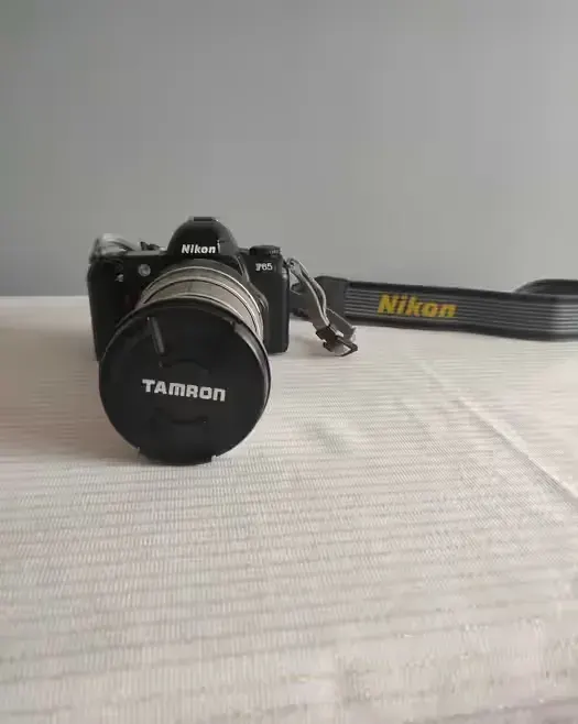 Aparat fotograficzny Nikon — praca twórcy Henryk na Freshwall Marketplace