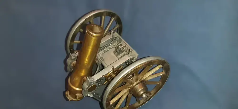 Armata moździerz duża miniatura Mortero 1895 szabla bagnet — praca twórcy Małgorzata na Freshwall Marketplace
