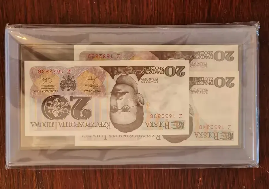 Banknoty 20 zł PRL 1982 - zestaw kolejnych numerów po sobie. — praca twórcy Rafał na Freshwall Marketplace