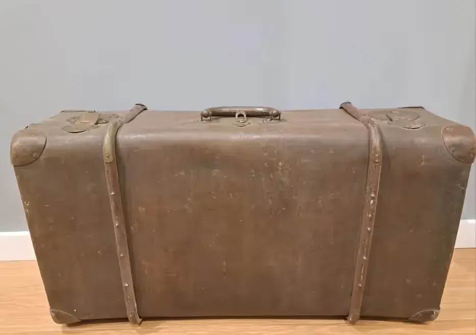 Bardzo stara DUŻA walizka podróżna kufer retro vintage skórzana drewniana — praca twórcy antykizestrychu na Freshwall Marketplace