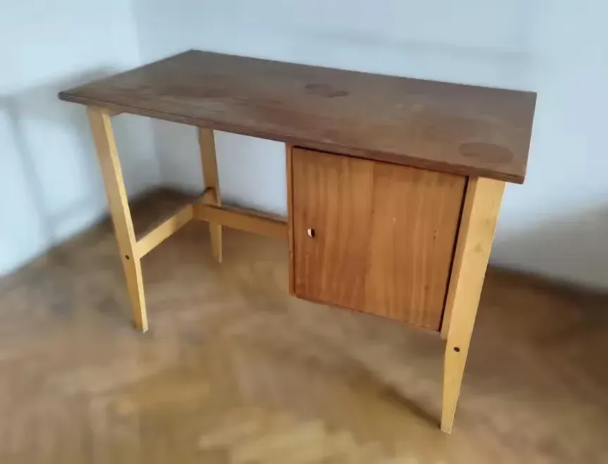 Biurko z lat 70, vintage PRL, prod. Jarocin, stan dobry — praca twórcy Rafał na Freshwall Marketplace