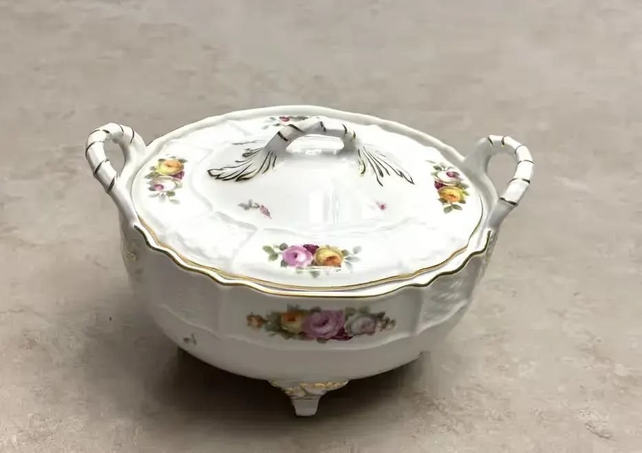 Bombonierka Rosenthal — praca twórcy Jolak na Freshwall Marketplace