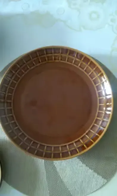 Brązowy porcelit miska duży talerz do ciasta, talerze deserowe PRL — praca twórcy Ola na Freshwall Marketplace