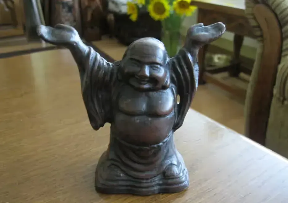 Budda, odlew z ciemnego metalu, stara ręczna praca, idealna. — praca twórcy Jarek na Freshwall Marketplace