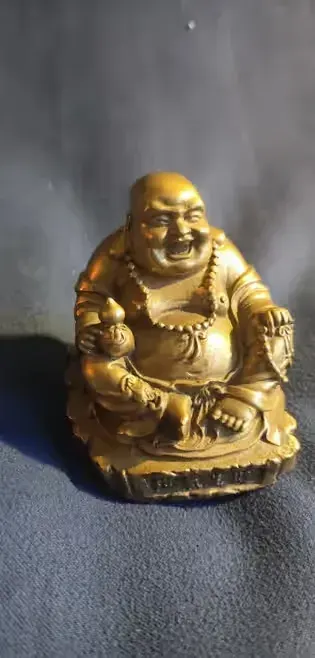 Budda szczęśliwy pieniężny posążek rzezba brąz — praca twórcy Małgorzata na Freshwall Marketplace