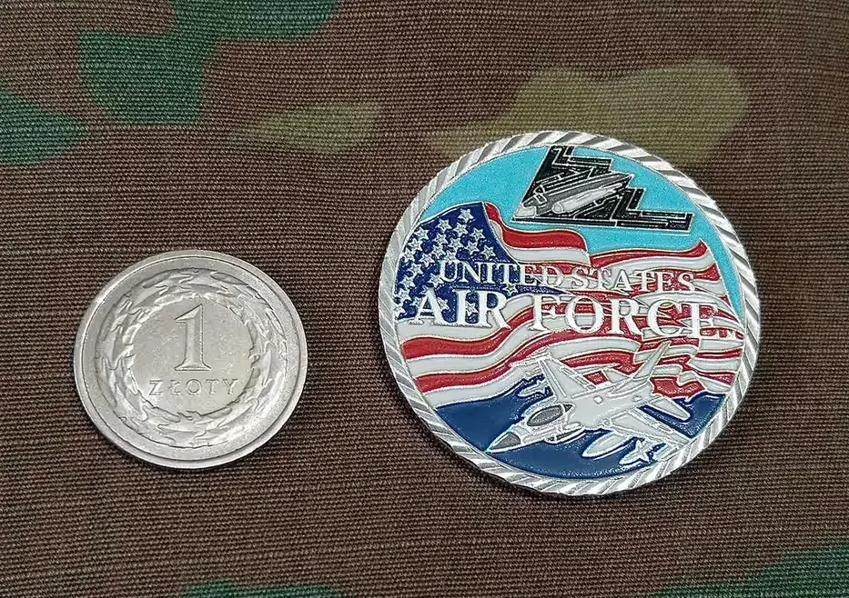 Challenge coin USAF bombowiec B-2 myśliwiec F-16 — praca twórcy Mieczysław na Freshwall Marketplace