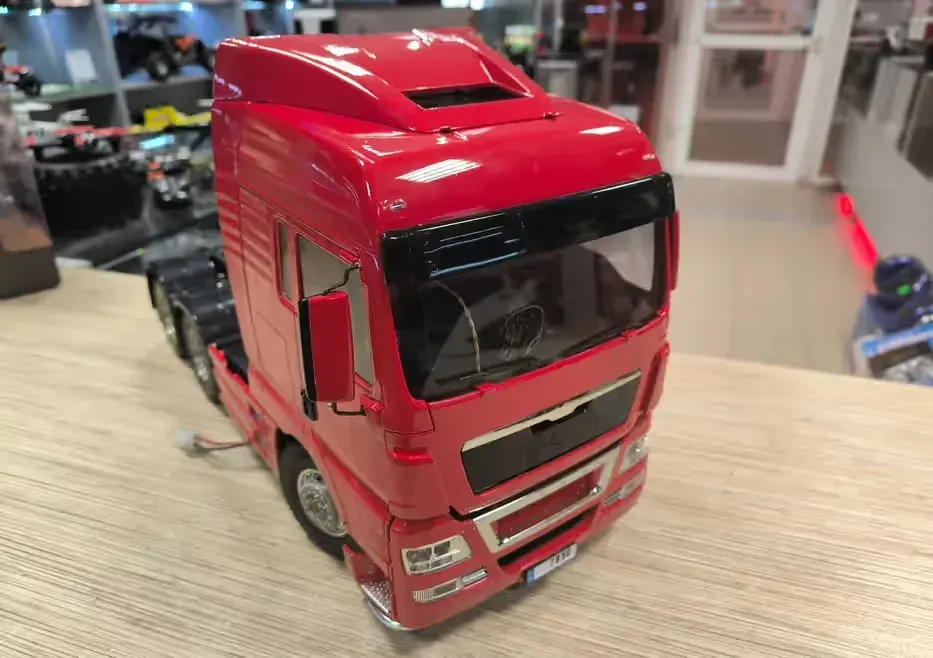 Ciężarówka zdalnie sterowana MAN Tamiya 1/14 2,4ghz z naczepą chłodnia — praca twórcy RCPITSTOP na Freshwall Marketplace