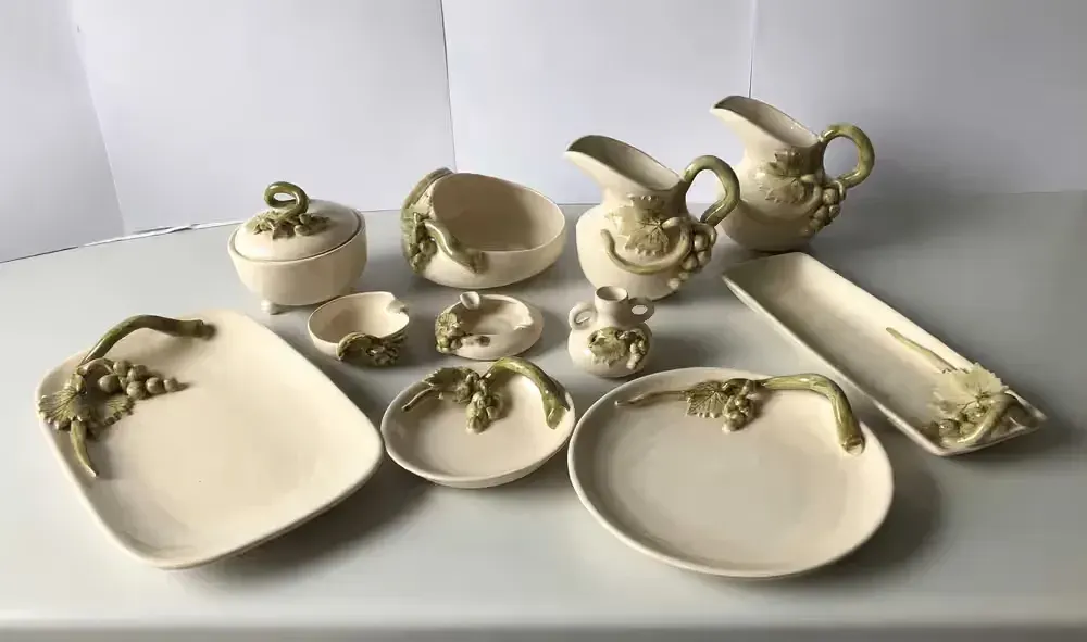Duży zestaw ceramiki retro WINOGRONA 11 elementów Patera Dzbanek PRL — praca twórcy Piotr na Freshwall Marketplace