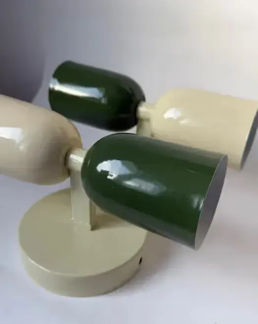 Dwa kinkiety lampy na ścianę butelkowa zieleń beżowa vintage retro — praca twórcy Kacper na Freshwall Marketplace