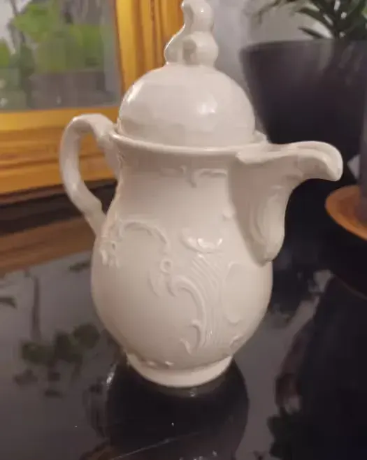 Dzbanek porcelanowy Bauscher Weiden Bawaria | Reliefy | Lata 30/40 — praca twórcy Ala na Freshwall Marketplace
