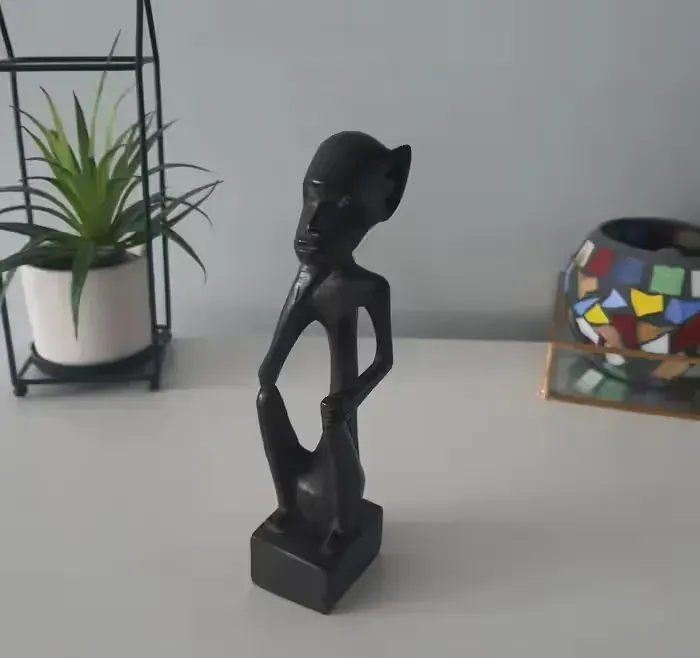Figurka drewniana afrykańska MYŚLICIELA hand made Kenia — praca twórcy Anna na Freshwall Marketplace