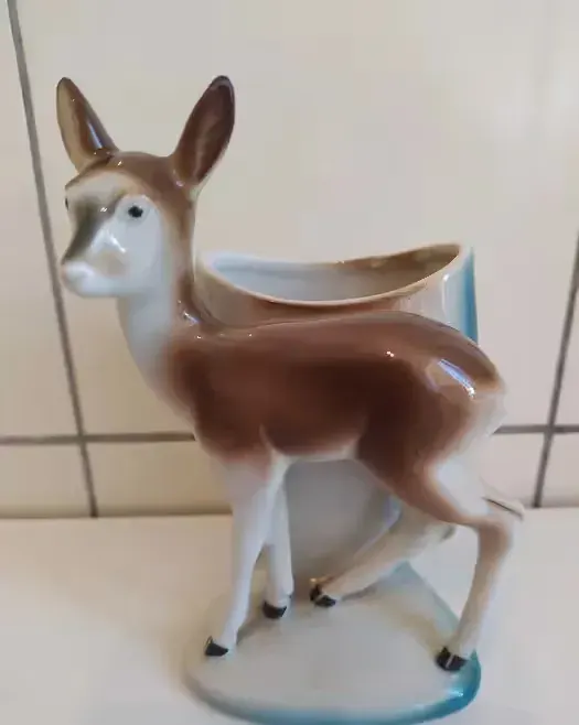 Figurka porcelanowa Foreign — praca twórcy Paweł na Freshwall Marketplace