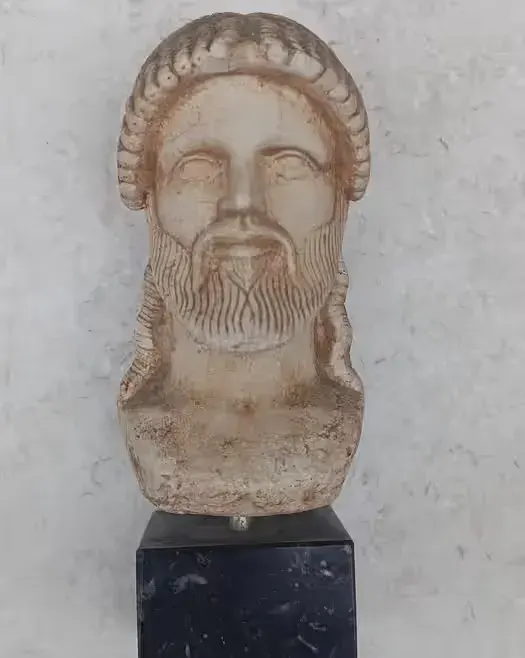 Figurka  - ZEUS - alabaster - 14 cm — praca twórcy Sławomir Foks na Freshwall Marketplace