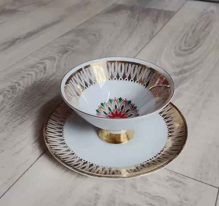 filiżanka z podstawką vintage — praca twórcy Znajdyprl na Freshwall Marketplace