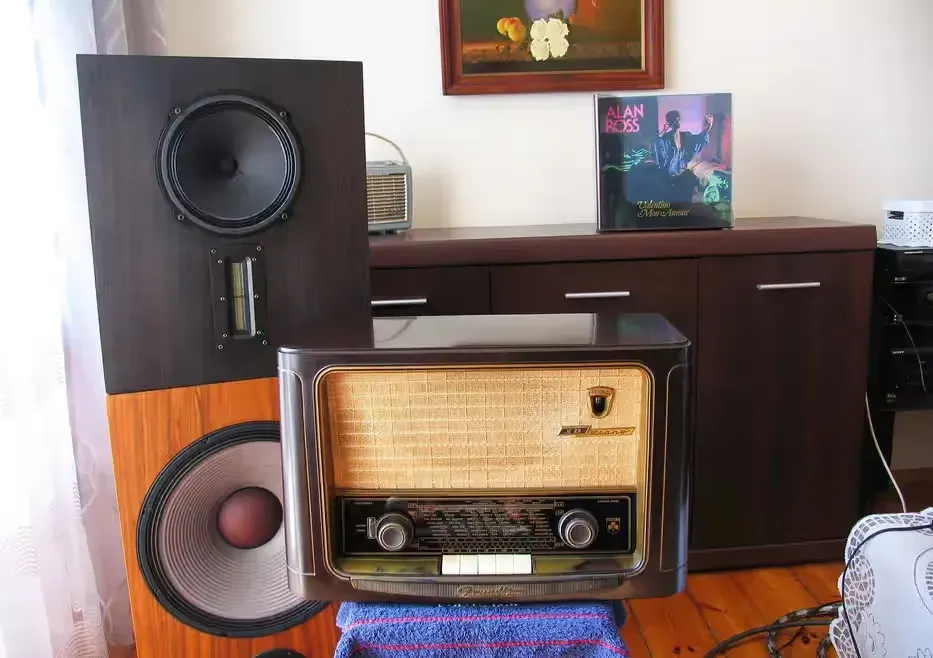 GRUNDIG Type 1055W/3D / Bakielitowe Lampowe Radio 1955r '' Vintage '' — praca twórcy Bodi na Freshwall Marketplace