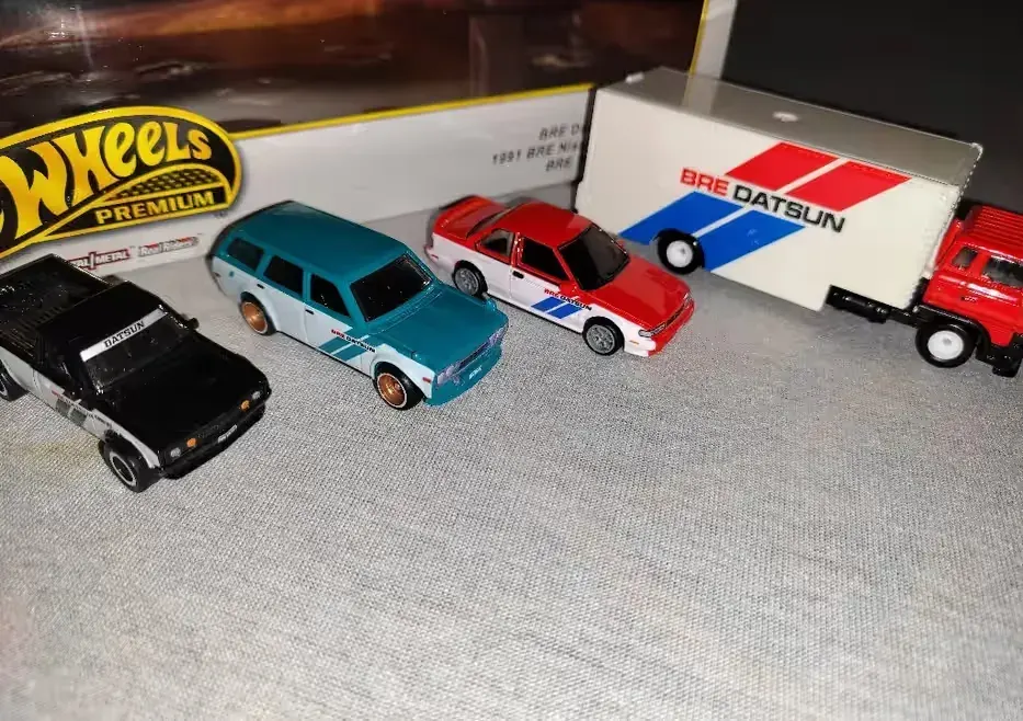hot wheels premium Diorama Datsun — praca twórcy scrramsesa na Freshwall Marketplace