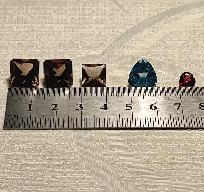 Kamienie naturalne topaz, granat. — praca twórcy Iris na Freshwall Marketplace