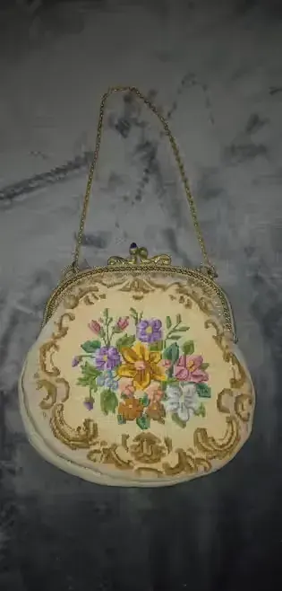 Kolekcjonerska torebka gobelinowa — praca twórcy Jedenastka na Freshwall Marketplace