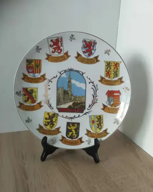 Kolekcjonerski talerz porcelanowy herb prowincji Belgii i Brukseli. — praca twórcy Maksym na Freshwall Marketplace