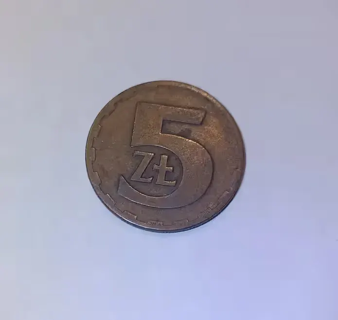 Kolekcjonerskie 5 zł bez znaku menicy dobry stan 1975 rok — praca twórcy Nikodem na Freshwall Marketplace