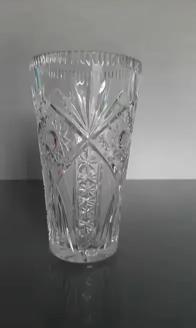 Kryształowy wazon flakon z czasów PRL wys.20 cm — praca twórcy Barbara na Freshwall Marketplace