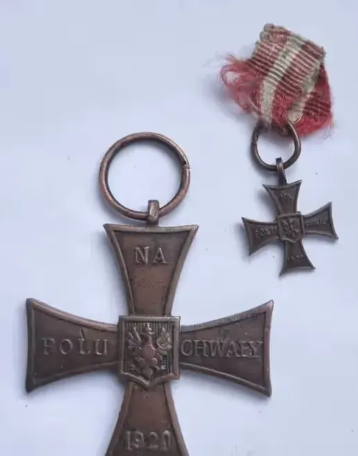 Krzyż Walecznym 1920 nie odznaka nie orzełek Knedler miniaturk MAŁY nr — praca twórcy Andrzej na Freshwall Marketplace