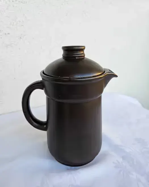 Kultowy dzbanek kawiarka kamionka Bochnia PRL vintage retro czekoladowy — praca twórcy Małgorzata na Freshwall Marketplace